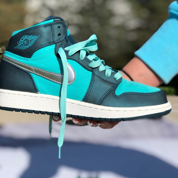 Jordan 1 Retro High Hyper Jade Metallic Silver - Picture 2 of 7